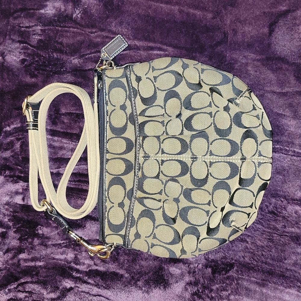 Medium size Coach sling bag
